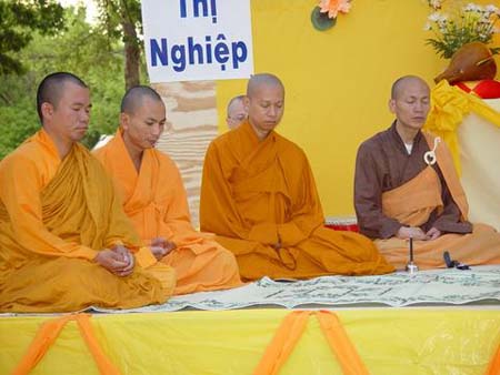 Monks meditated- Dallas-06-2006.jpg